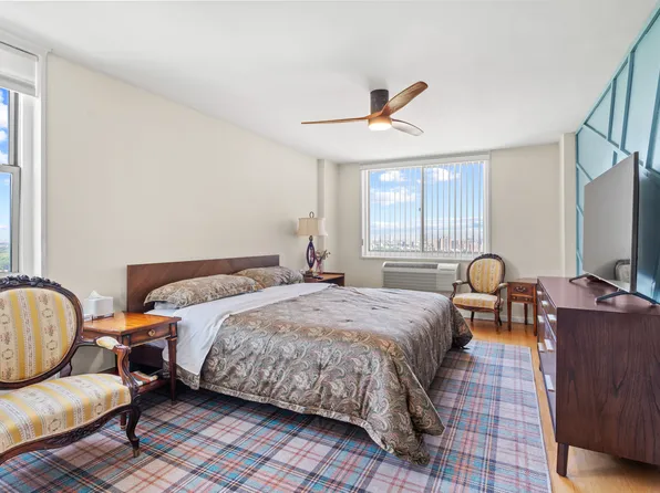 118-18 Union Tnpk image 7 of 15