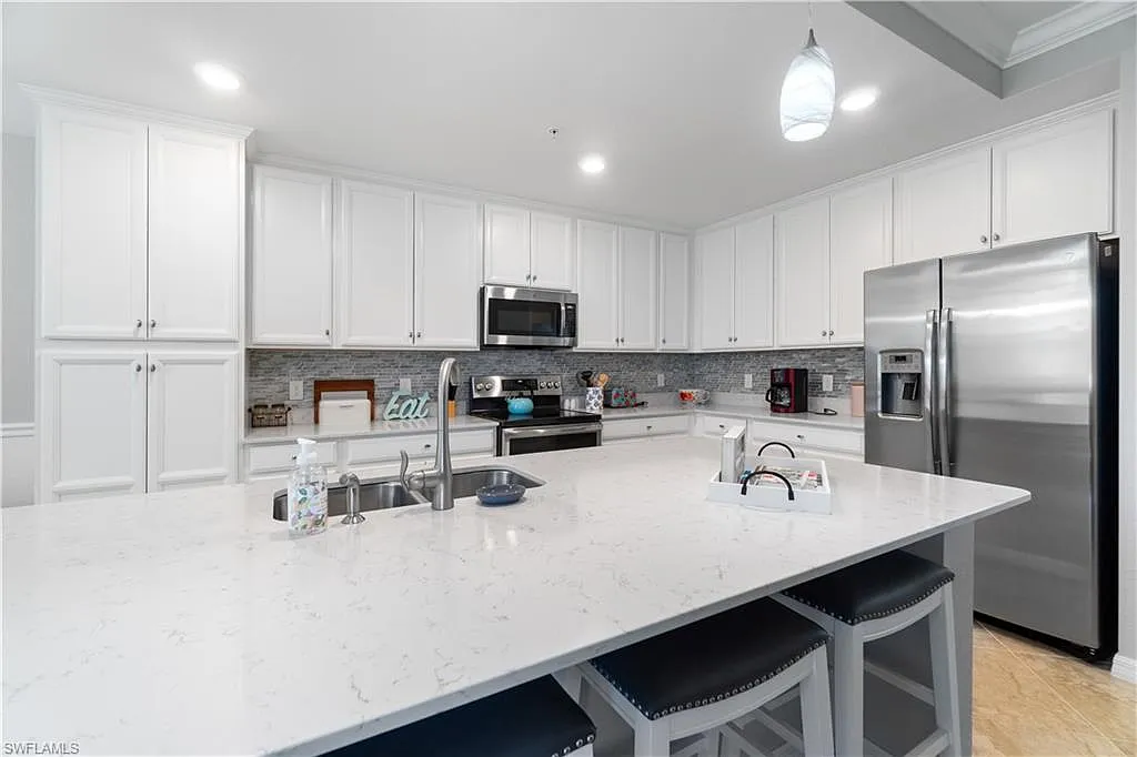 2 bed, 2.0 bath, 1194 sqft, $8,000 — Photo 4