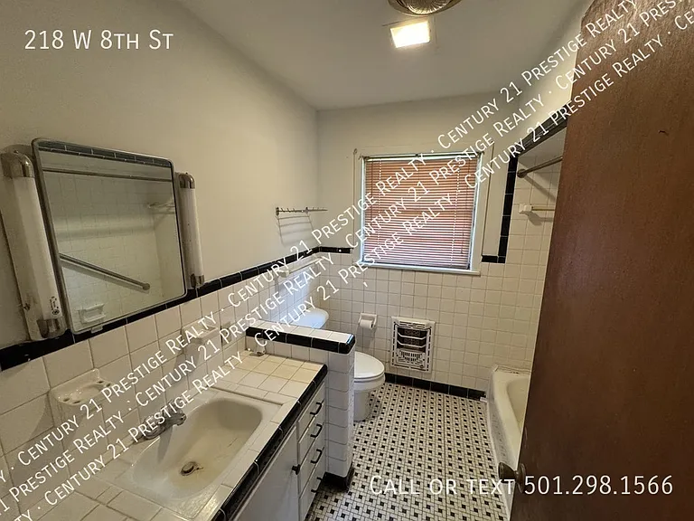 218 W 8th St — Photo 10