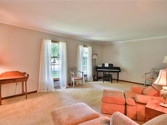 3rd image of 288 Wellingwood Ct