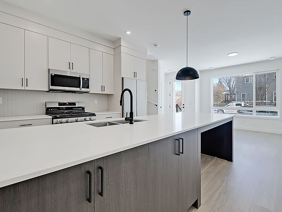 3rd image of 239 27th Ave NE #1475071