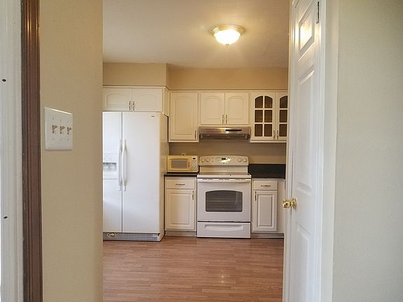 2nd image of 3927 Lantana Pl