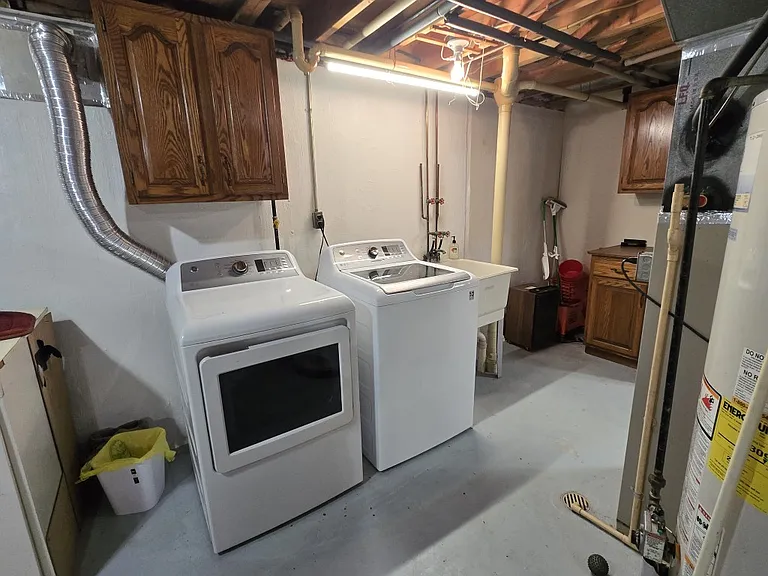 2340 Morton Ave — Photo 29