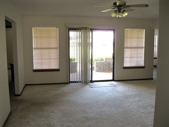 4th image of 1924 W Indiana Cir
