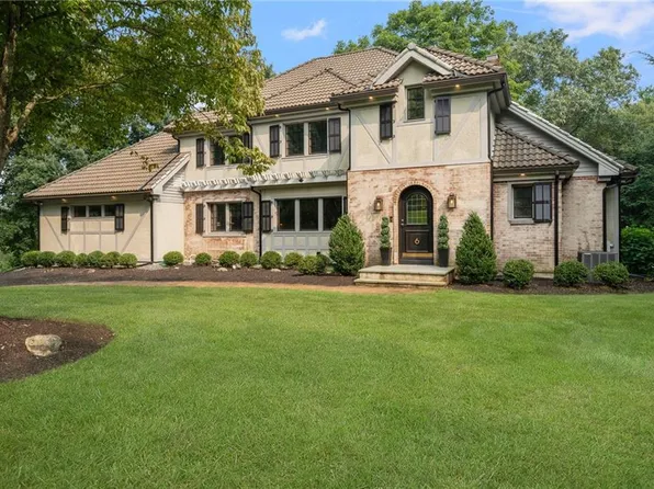 6 Mara Ln, North Smithfield, RI 02896