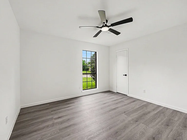 7607 Grape St — Photo 16