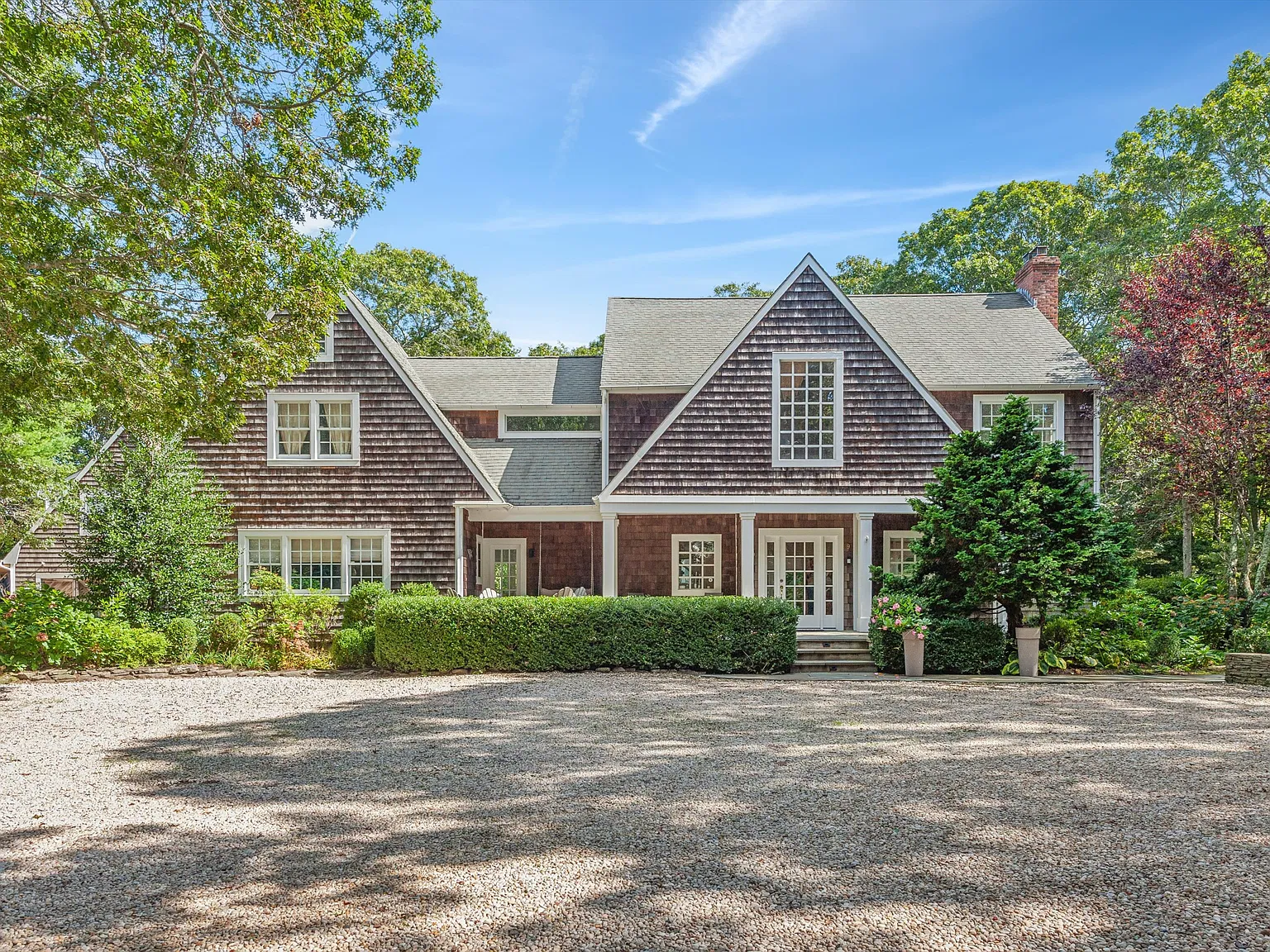 Stunning Home On Village Edge — Photo 2