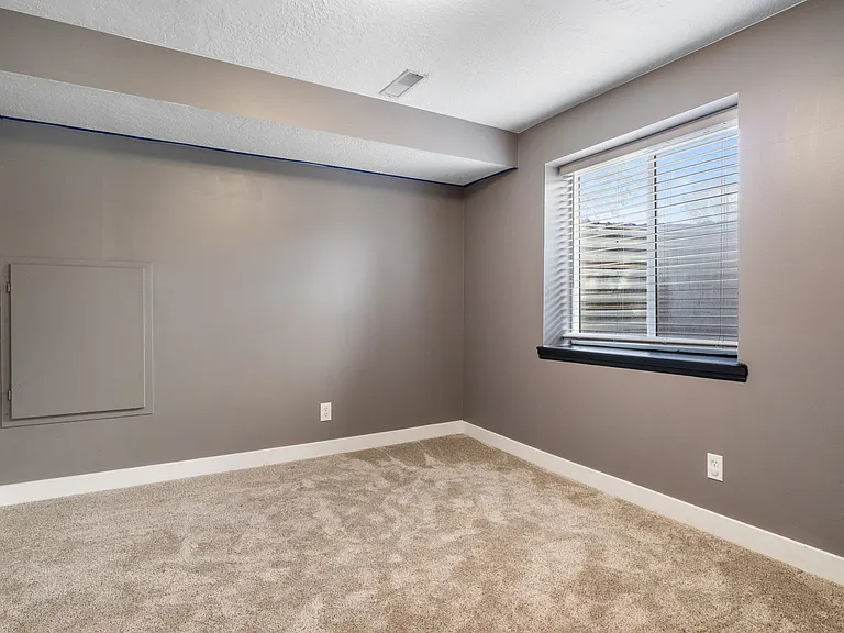 318 E Spyglass Dr — Photo 20