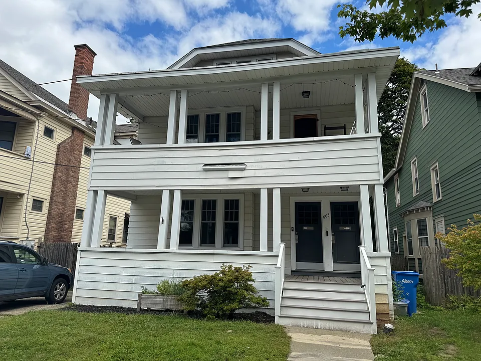 663 Hudson Ave #1