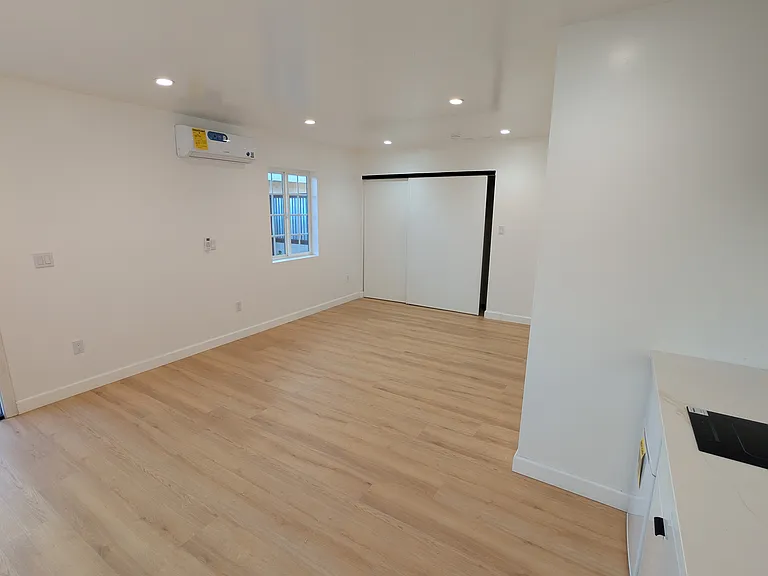 222 W Tiller Ave — Photo 3