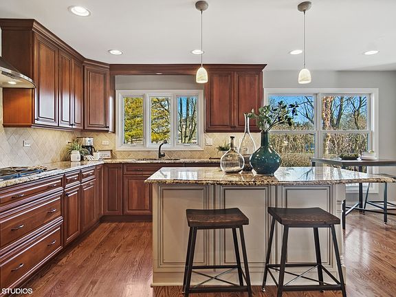 4th image of 1609 Brittany Ln