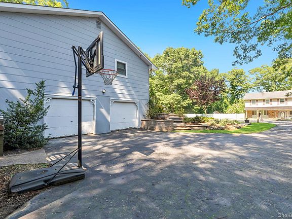 5th image of 64 Patchogue Drive