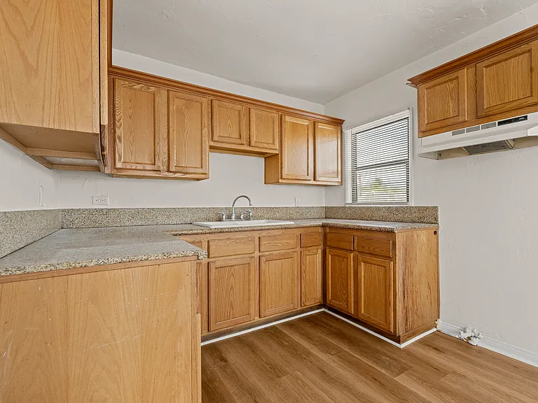 5055 Huntington Dr N #C — Photo 3