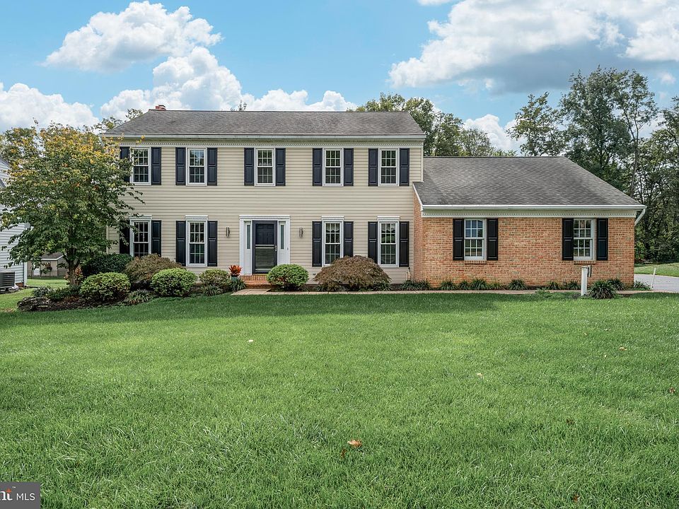 1st image of 136 Stonewyck Dr