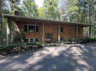 9 Ravenwood Ln, Horse Shoe, NC 28742