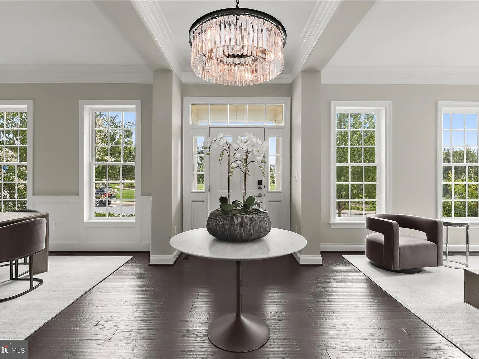 5 bed, 4.5 bath, 4000 sqft, $7,500 — Photo 2