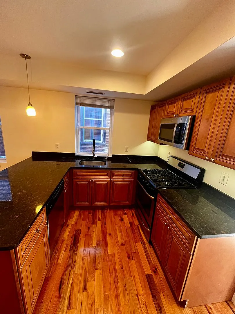 Building Photo - 960 N 5th St #2R