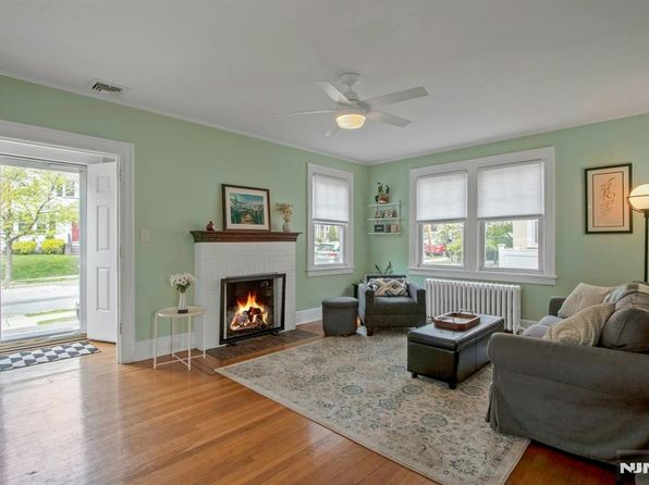 425 Mountain View Rd, Englewood, NJ 07631
