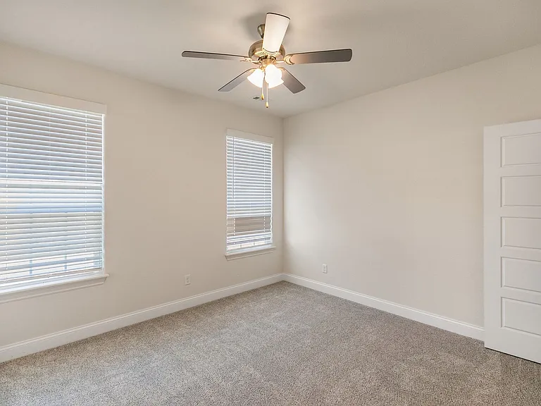 411 Linda Ln — Photo 18