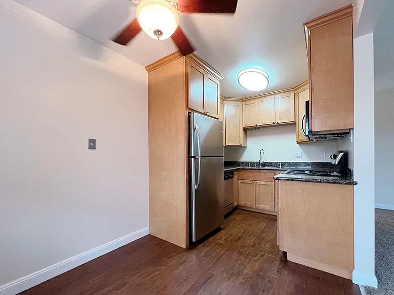 Laurel Heights — Photo 9