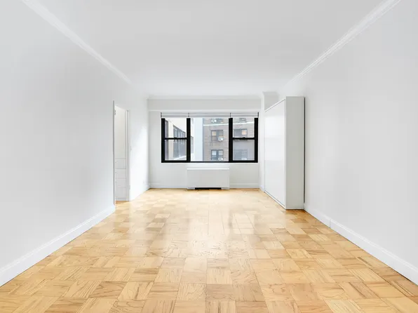 305 East 40th Street 14V image 2 of 25
