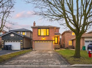 19 Wayne Nicol Dr, Brampton, ON L6X 3Z2