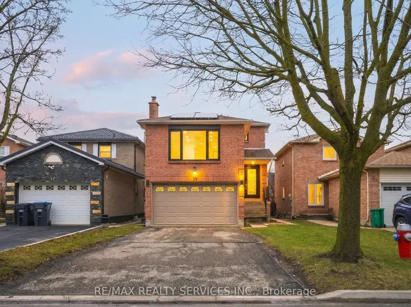 19 Wayne Nicol Dr, Brampton, ON L6X 3Z2