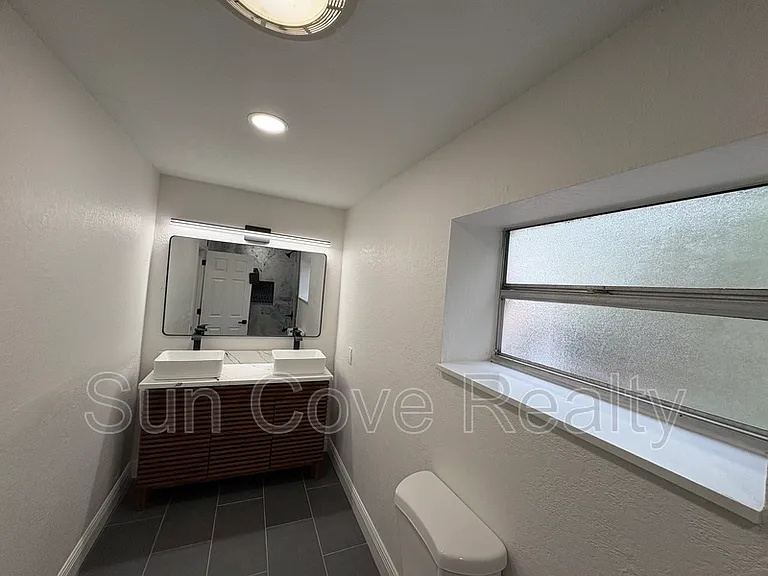 807 E Genesee St #1/2 — Photo 13