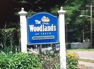 97 Cardinal Ln APT 2B, Islip, NY 11751