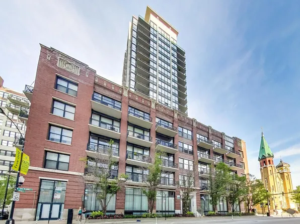 210 S Desplaines St APT 803, Chicago, IL 60661