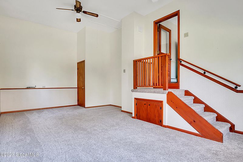 4th image of 1247 Taborton Road
