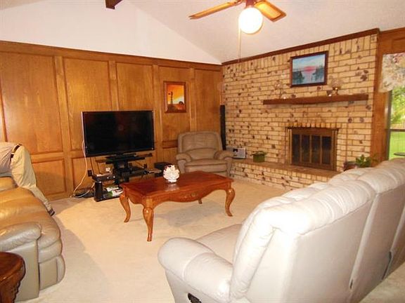 3rd image of 2717 Meadow Creek Dr