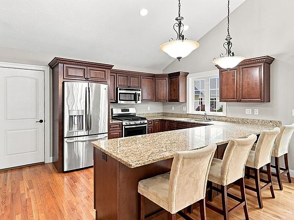4th image of 82 Beech Hill Rd #82