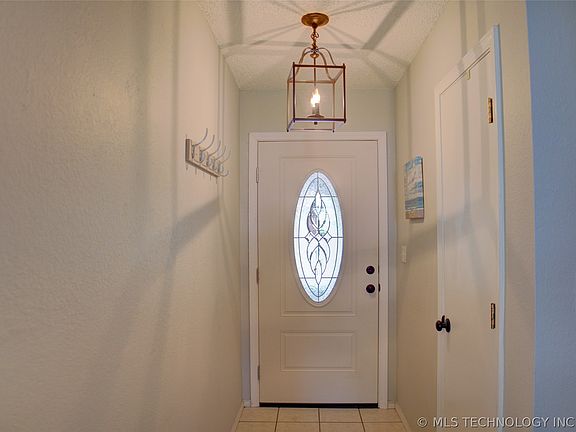 3rd image of 13796 S Oak Pl