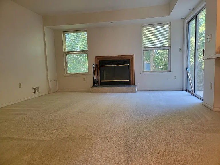 107 Kevin Ct — Photo 2