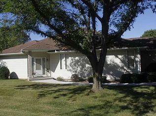633 Crystal Dr NE, Cedar Rapids, IA 52402