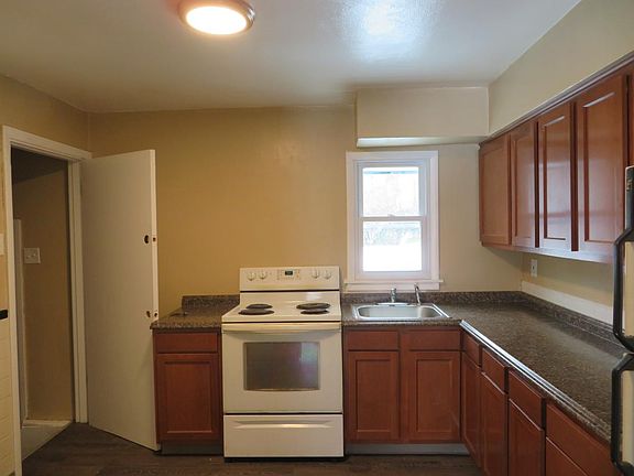 3rd image of 2319 Switzer Ave
