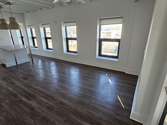 2nd image of 4300 Walnut St