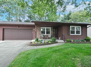 1815 E Farnsworth Dr, South Bend, IN
