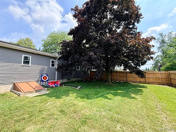 3rd image of 3840 E Dunbar Rd