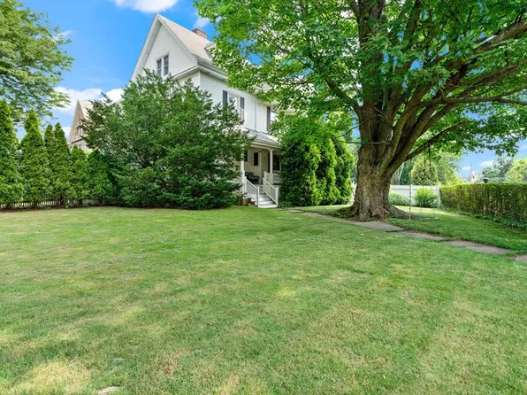 629 Commonwealth Ave #1, Newton Center, MA 02459