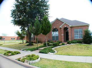1136 Pleasant Oaks Dr, Lewisville, TX 75067