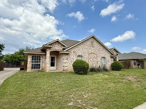 1304 Winscott Rd Photo 1