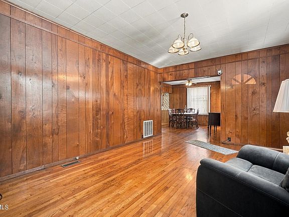 2nd image of 222 King St