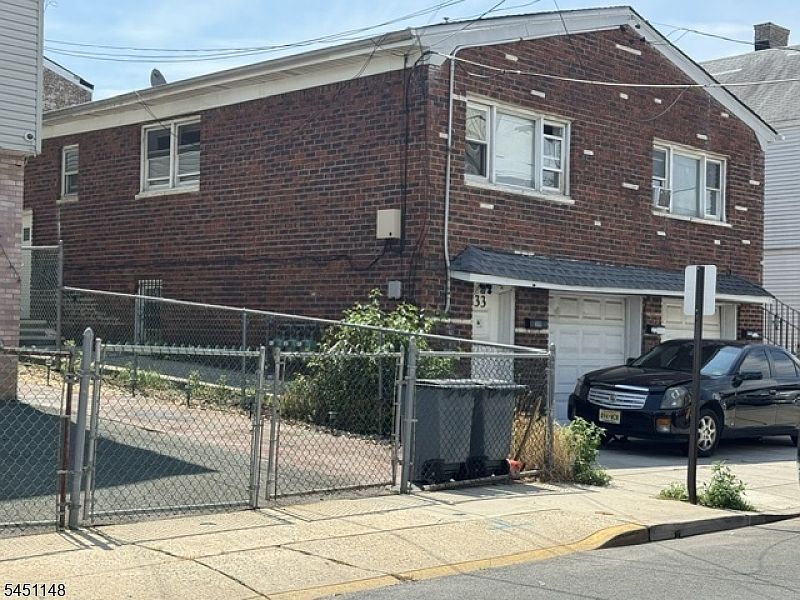 2nd image of 31 Bank St