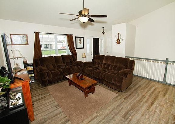 5th image of 218 Cuivre Creek Dr