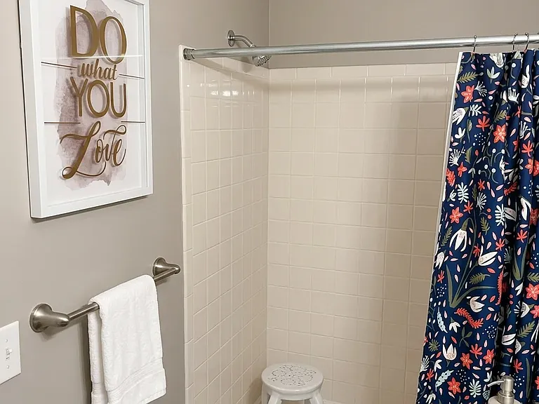 6435 Chantilly Pl — Photo 2