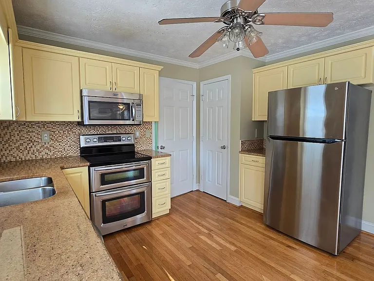 4488 Penhurst Ct — Photo 17