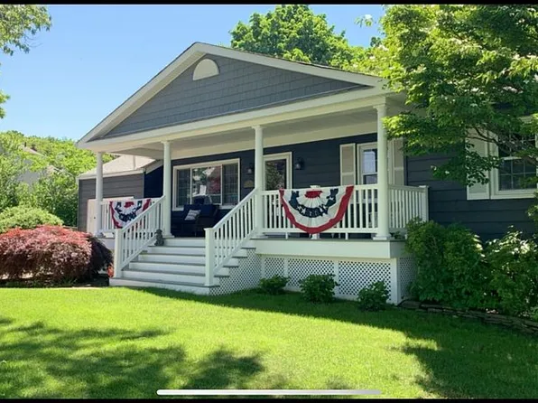 40 Bruce Ln N, Kings Park, NY 11754