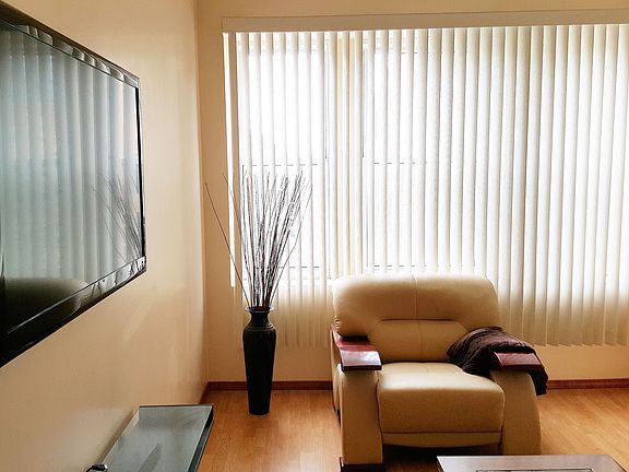 4th image of 921 N Ashland Ave APT 2